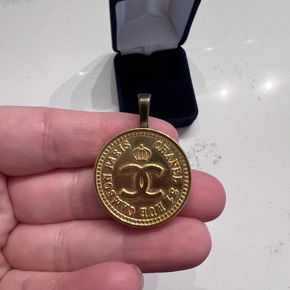 Chanel Pendant - Picture 3 of 4